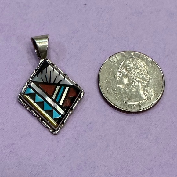 Authentic vintage Zuni inlaid pendant - Picture 3 of 7